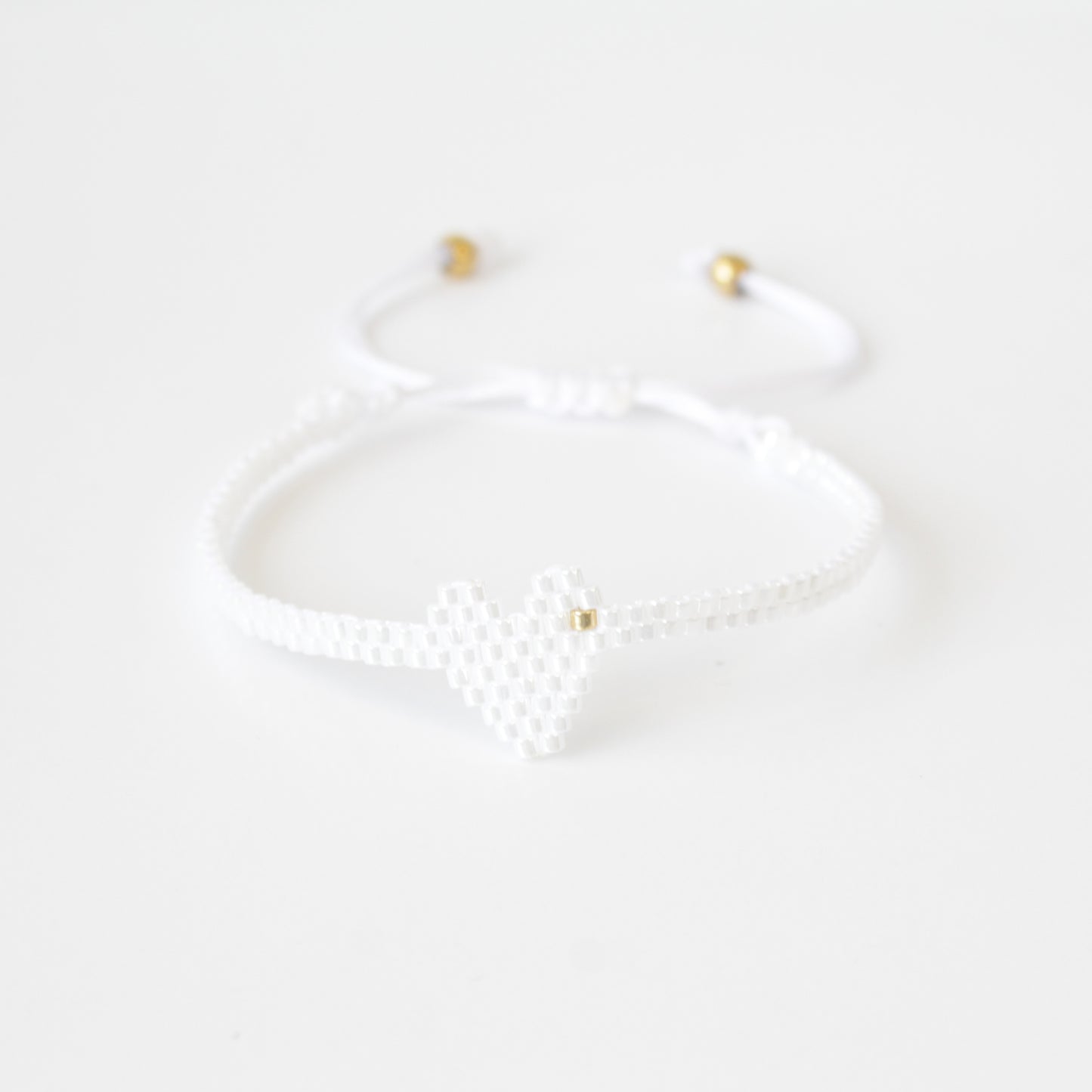 Single white heart bracelet