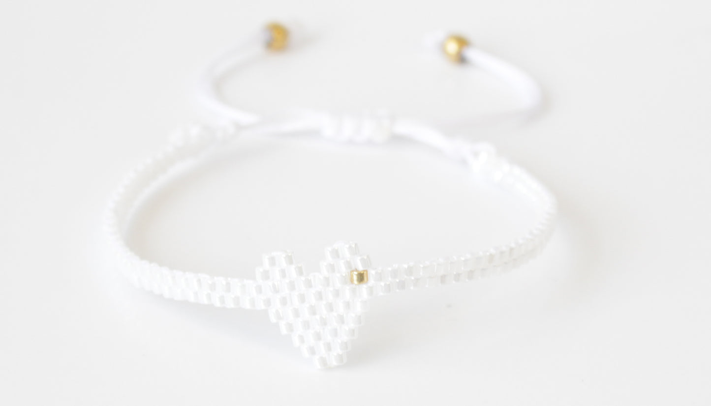 Single white heart bracelet